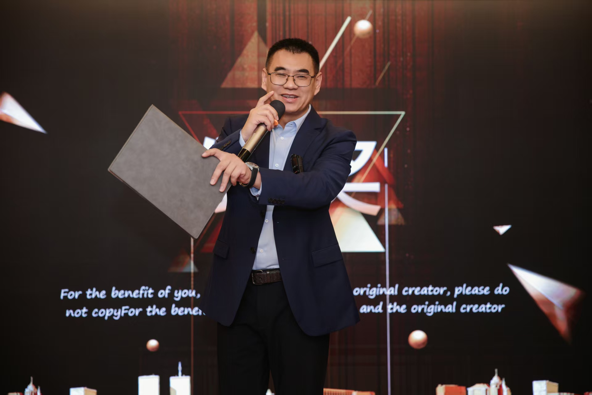 执行主任周占东